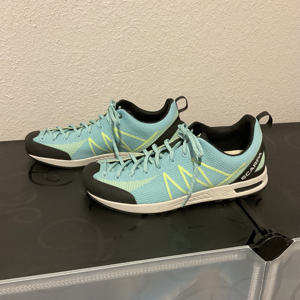 NEW Scarpa hiking shoes 40.5